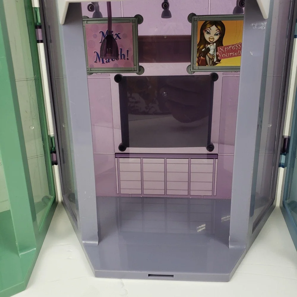 Lil Bratz Fashion Mall Playset Funk Out, Kiss & Make Up, Fashion Friend-z 2003